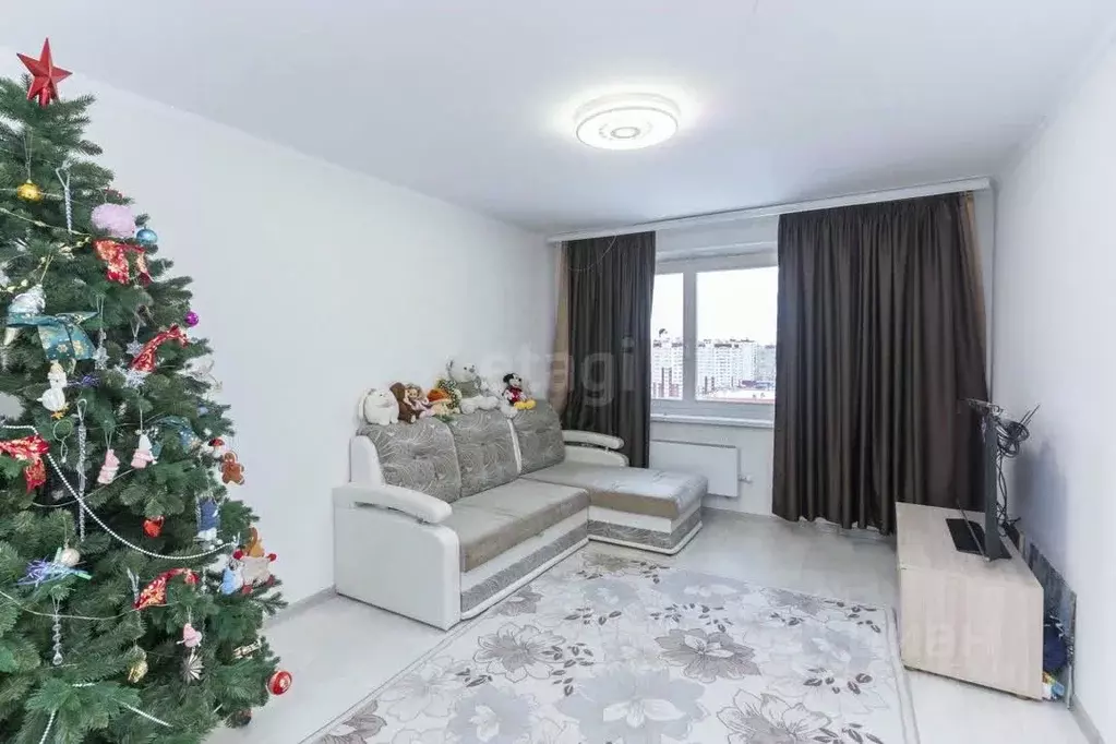 3-к кв. Тюменская область, Тюмень ул. Федюнинского, 60 (92.7 м) - Фото 1