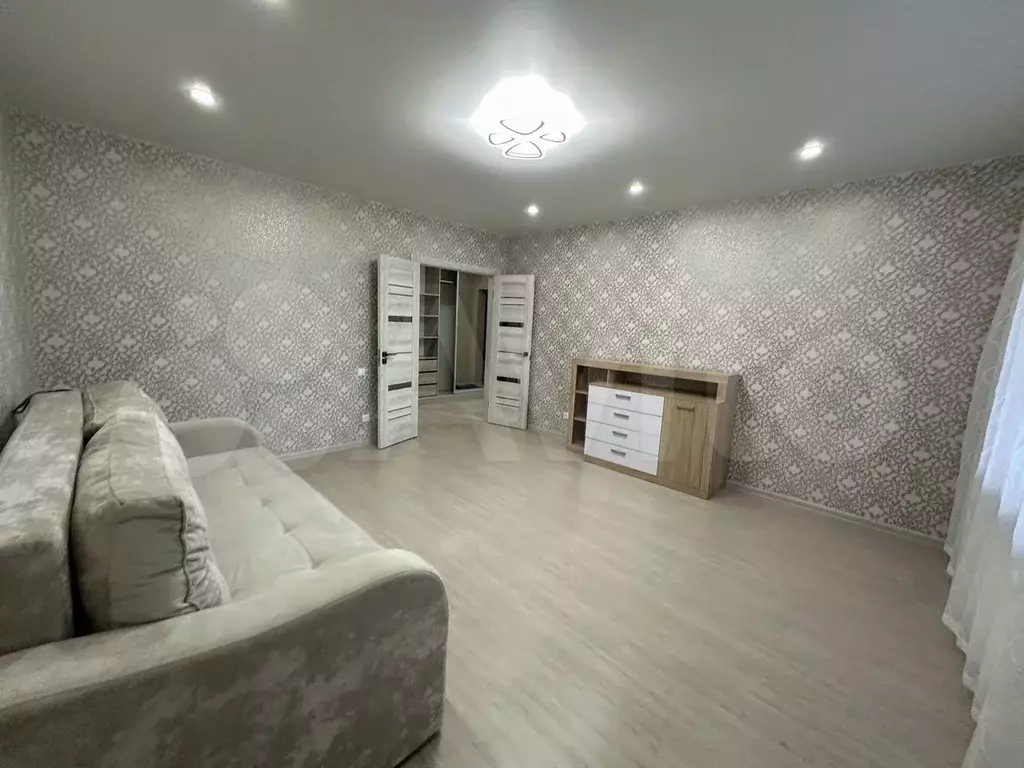 2-к. квартира, 65 м, 4/10 эт. - Фото 0