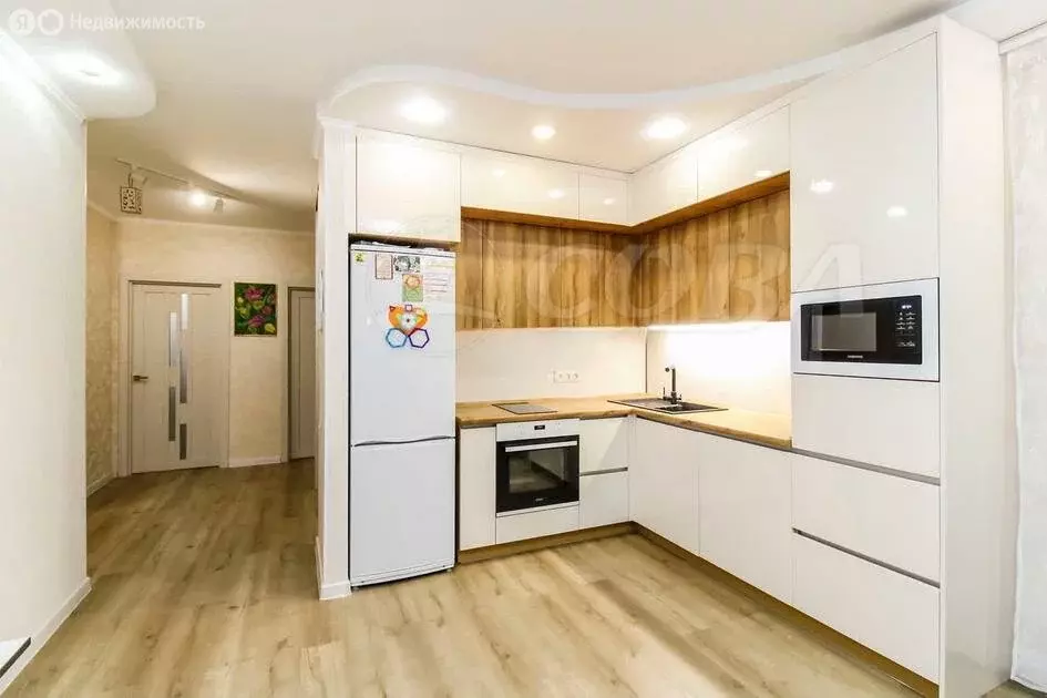 2-комнатная квартира: Тюмень, улица Пожарных и Спасателей, 5 (68.9 м) - Фото 2