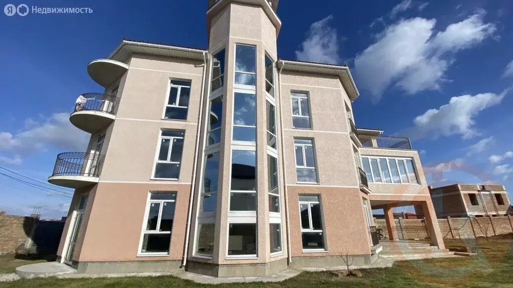 Дом в Заозёрное, улица Аллея Дружбы, 126 (419.6 м) - Фото 1