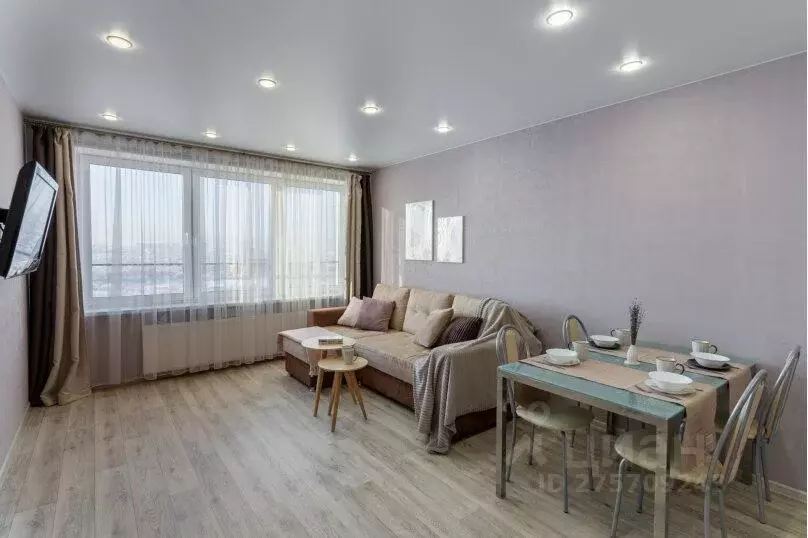 2-к кв. Тюменская область, Тюмень ул. Газовиков, 44 (55.0 м) - Фото 1