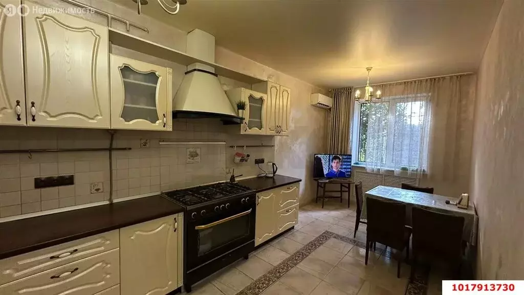 4-комнатная квартира: посёлок городского типа Яблоновский, ... - Фото 1