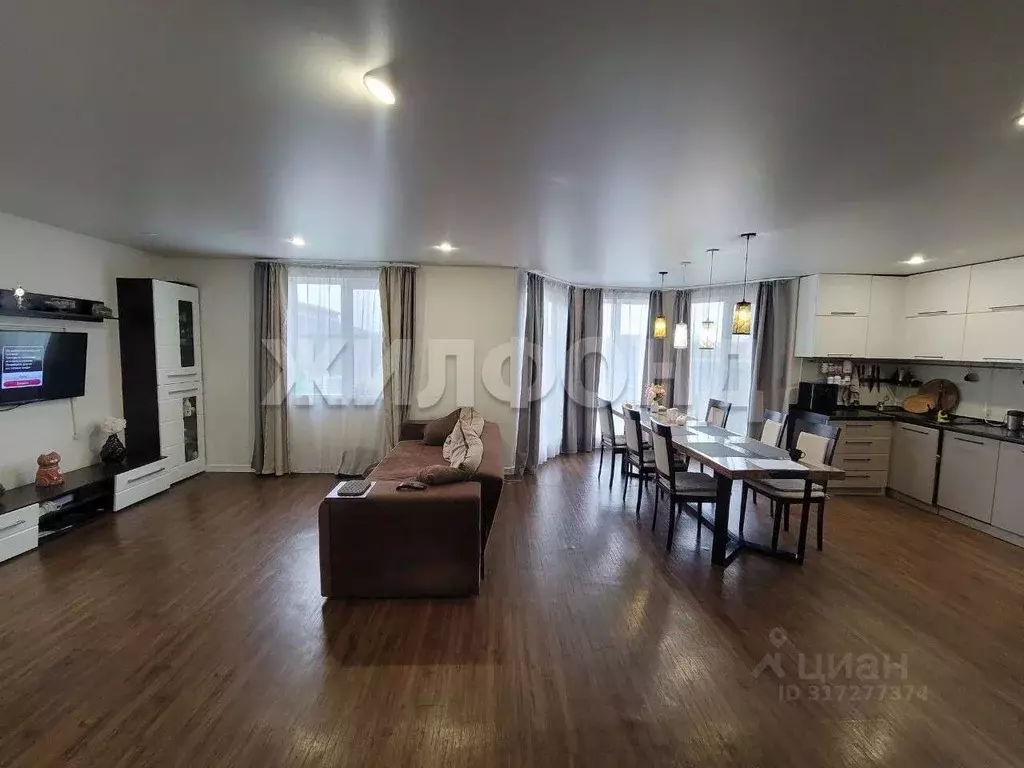 Дом в Хакасия, Абакан ул. Надежды (250 м) - Фото 1