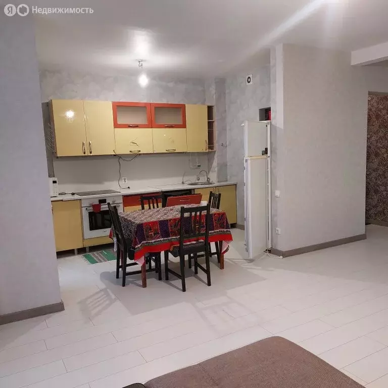 3-комнатная квартира: Екатеринбург, улица Бахчиванджи, 15 (71.5 м) - Фото 2