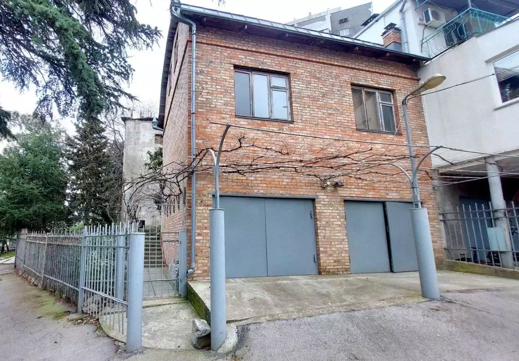 Гараж в Крым, Ялта ул. Красноармейская, 37 (141 м) - Фото 1