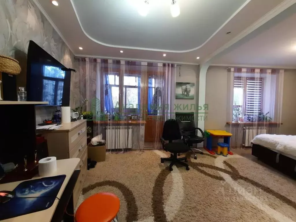 4-к кв. Саратовская область, Энгельс Одесская ул., 83 (100.5 м) - Фото 0
