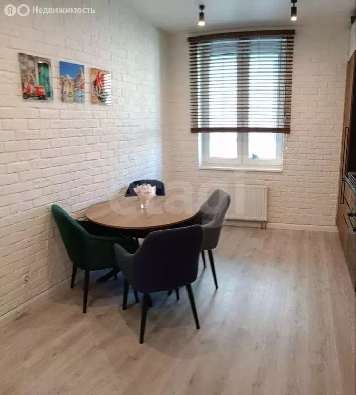 3-комнатная квартира: Санкт-Петербург, улица Оптиков, 37 (83 м) - Фото 1
