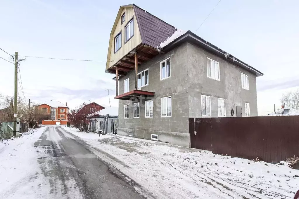 Дом в Тюменская область, Тюмень Зарека мкр, пер. Литовский (450 м) - Фото 1