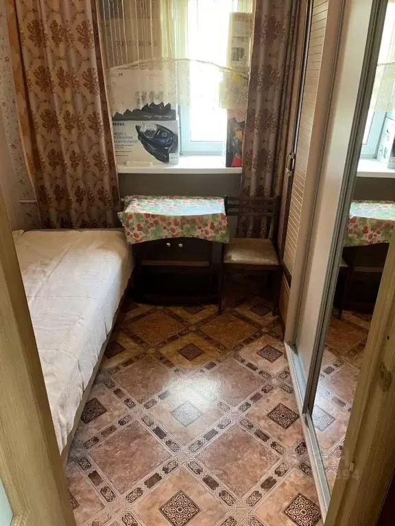 Комната Омская область, Омск ул. 2-я Челюскинцев, 9 (8.0 м) - Фото 0