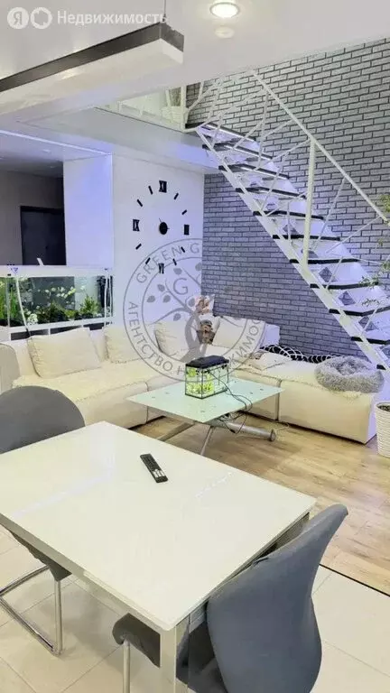 Квартира-студия: Екатеринбург, улица Евгения Савкова, 54 (53.9 м) - Фото 1
