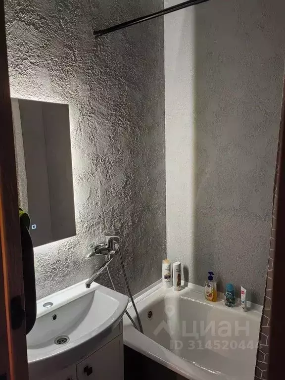 3-к кв. Мурманская область, Кировск Олимпийская ул., 75 (55.0 м) - Фото 1