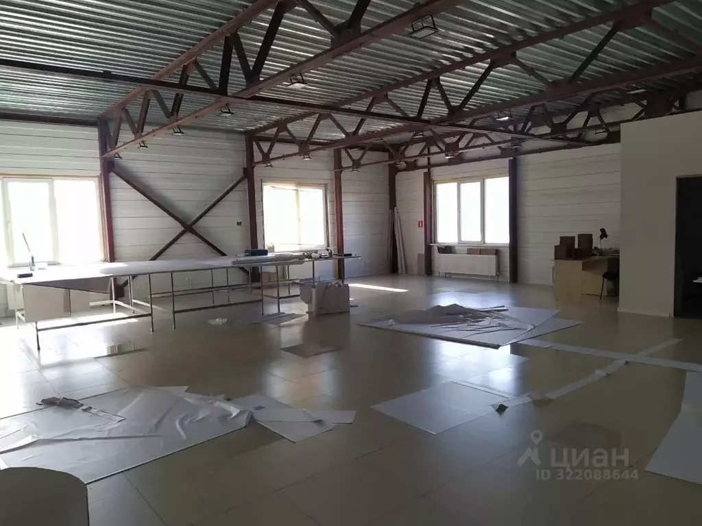 Помещение свободного назначения в Алтайский край, Барнаул просп. ... - Фото 1