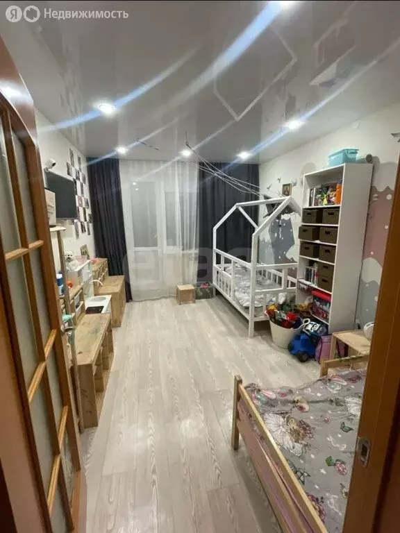 3-комнатная квартира: Тюмень, улица Николая Чаплина, 123 (66.7 м) - Фото 1