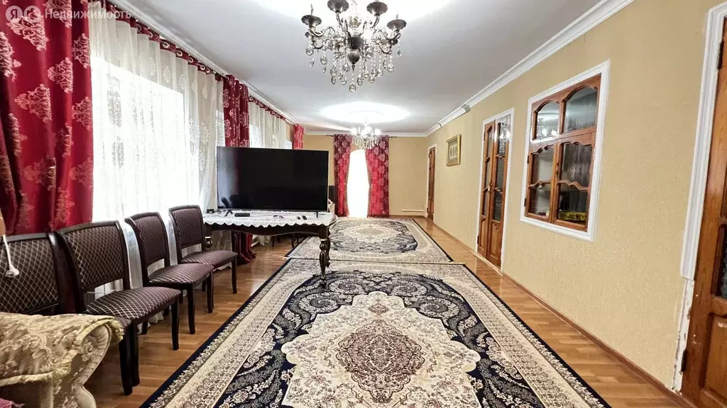 4-комнатная квартира: Дербент, Махачкалинская улица, 1А (250 м) - Фото 0