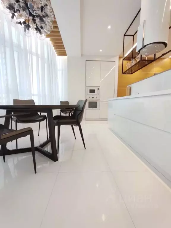 3-к кв. Свердловская область, Екатеринбург ул. Хохрякова, 48 (110.0 м) - Фото 1