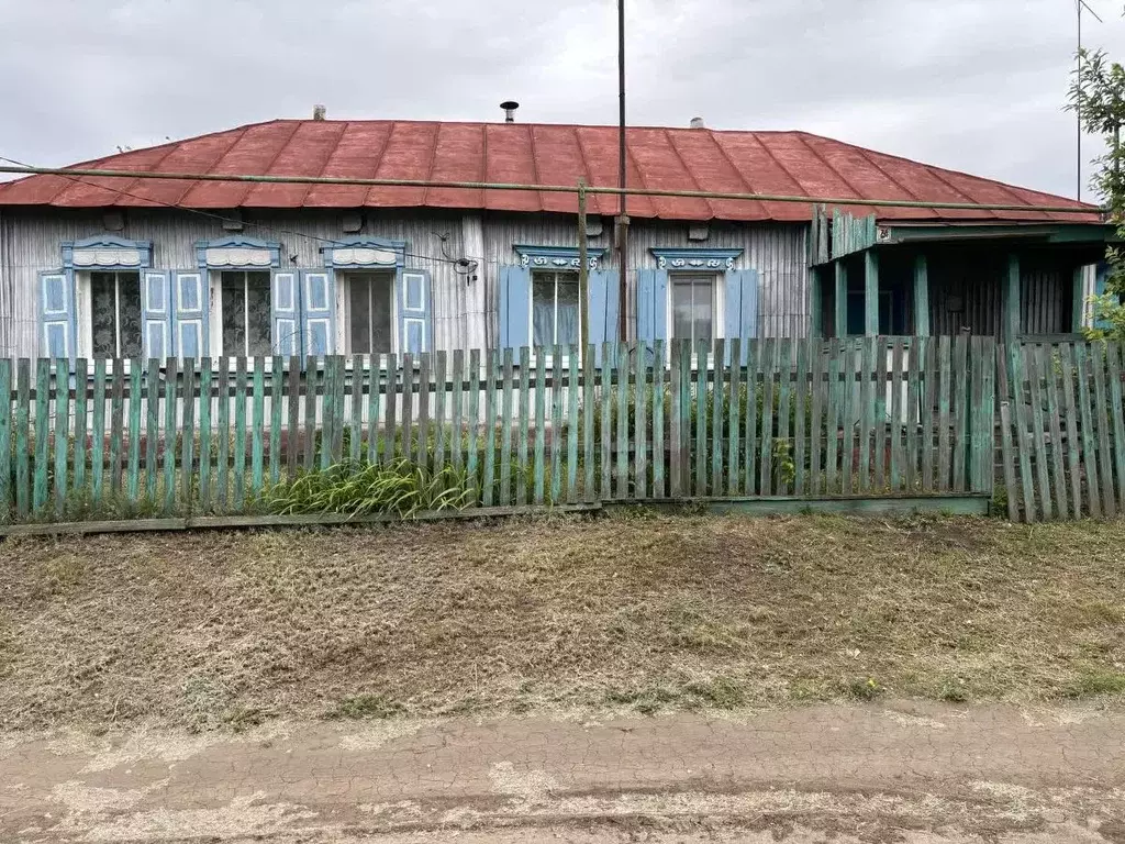 Дом в Саратовская область, Аркадакский район, Малиновское ... - Фото 0
