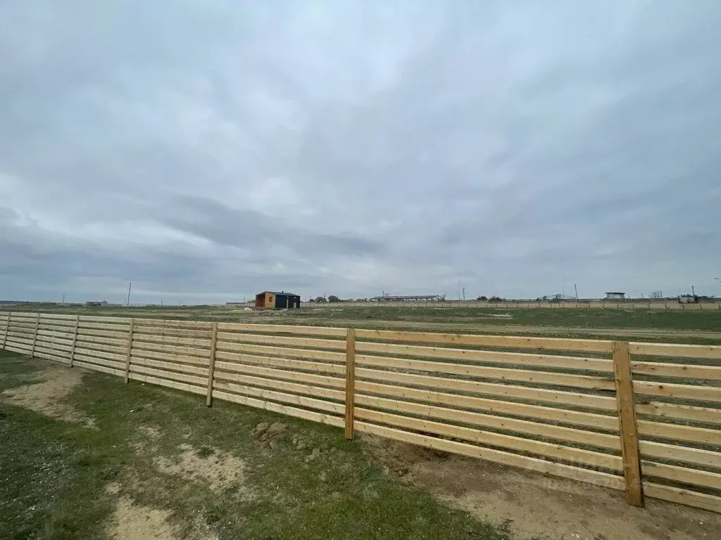 Участок в Крым, Сакский район, Суворовское с/пос, с. Лиманное ул. ... - Фото 1