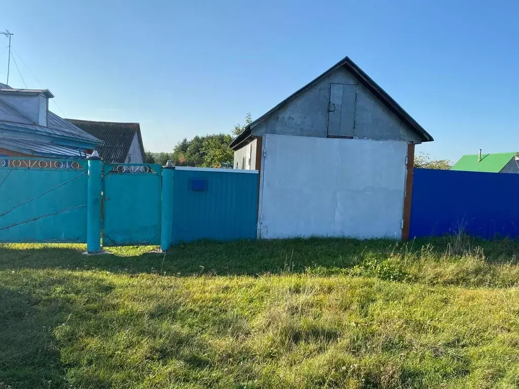 Дом в Башкортостан, Чишминский район, Сафаровский сельсовет, д. ... - Фото 2