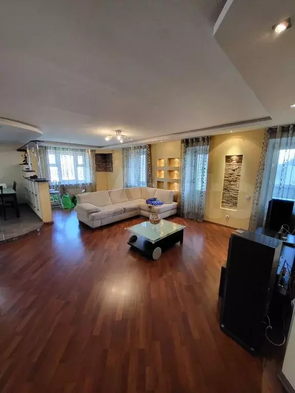 10 и более-к. квартира, 90 м, 9/10 эт. - Фото 0