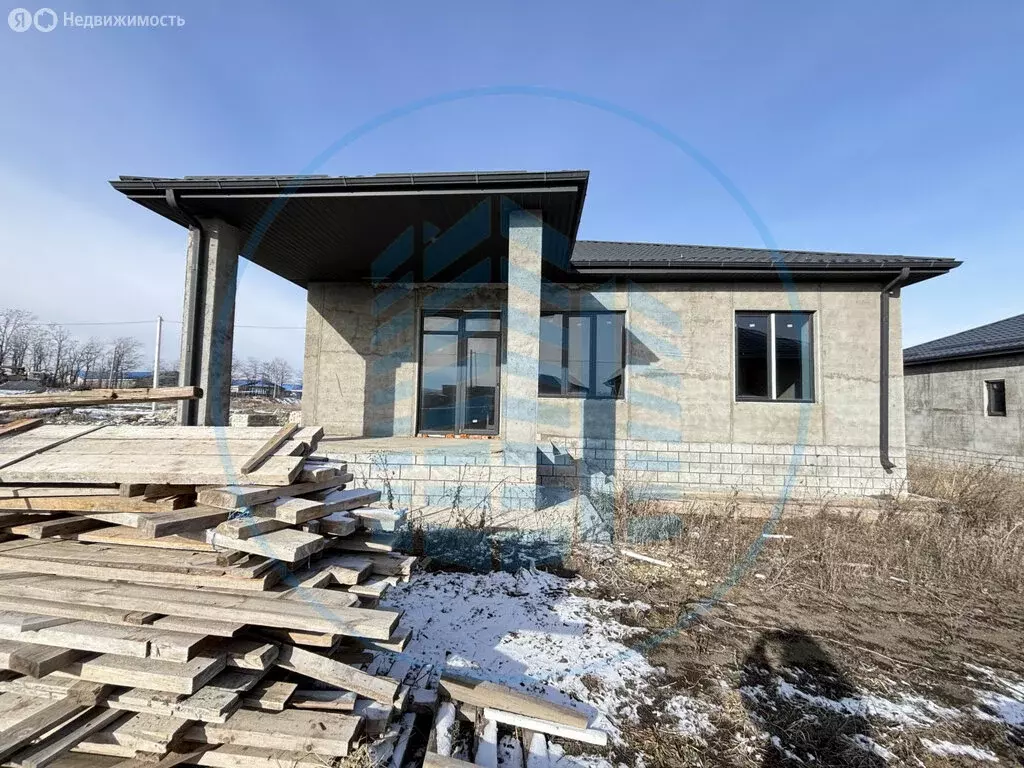 Дом в станица Ессентукская, улица имени Александра Ищенко (130 м) - Фото 1