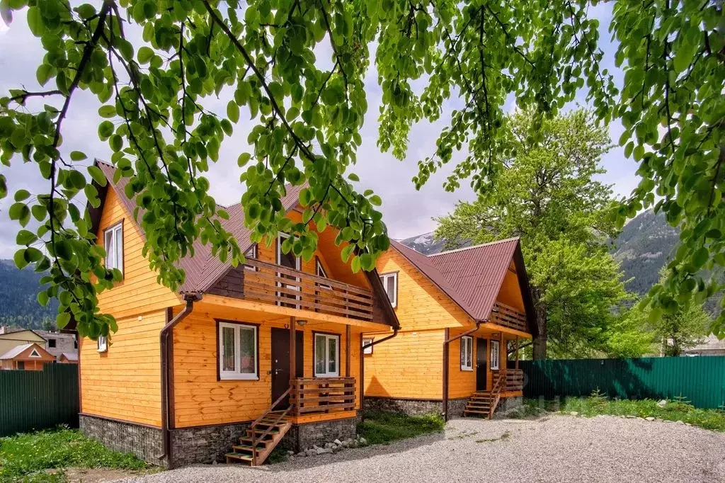 Дом в Карачаево-Черкесия, Зеленчукский район, с. Архыз ул. Хубиева, ... - Фото 0