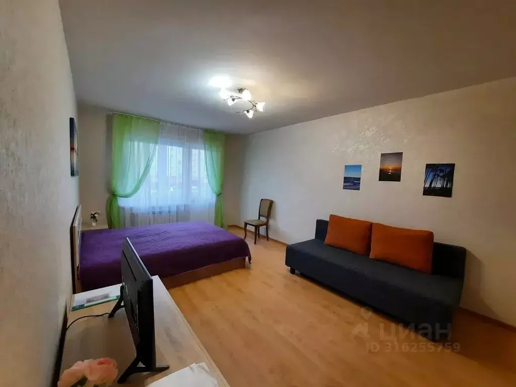 1-к кв. Калининградская область, Калининград Осенняя ул., 6 (45.0 м) - Фото 1
