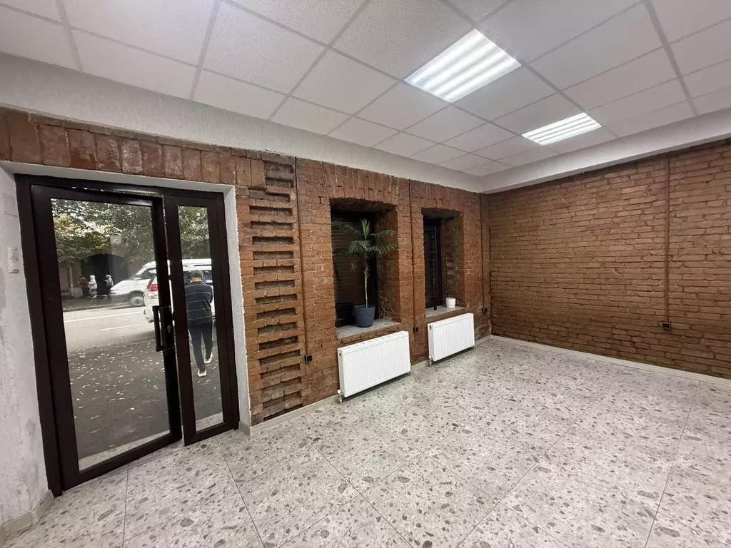 Офис в Северная Осетия, Владикавказ ул. Барбашова, 22 (35 м) - Фото 1