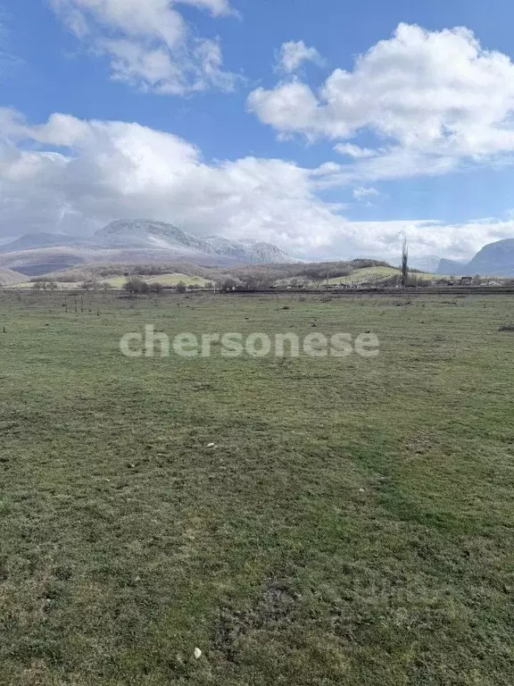 Участок в Крым, Бахчисарайский район, Голубинское с/пос, с. Аромат ул. ... - Фото 1