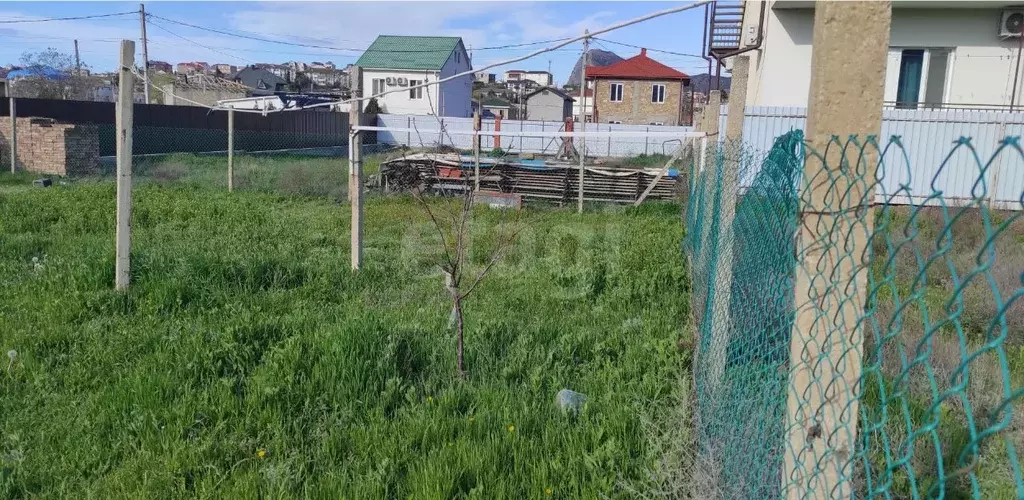 Участок в Крым, Судак бул. Ореховый (4.0 сот.) - Фото 1