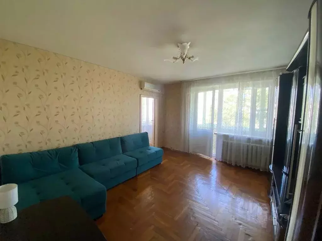 3-к кв. Волгоградская область, Волгоград ул. 7-й Гвардейской, 7 (55.0 ... - Фото 0