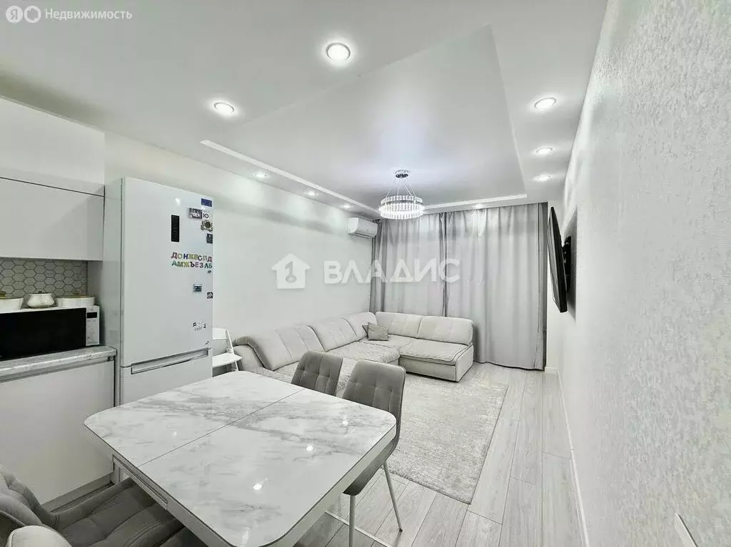 2-комнатная квартира: Волгоград, улица Расула Гамзатова, 7 (60.1 м) - Фото 0