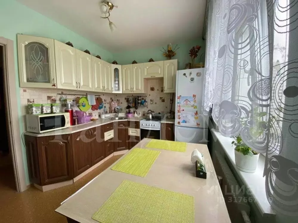 2-к кв. Омская область, Омск ул. Завертяева, 18к1 (56.0 м) - Фото 0