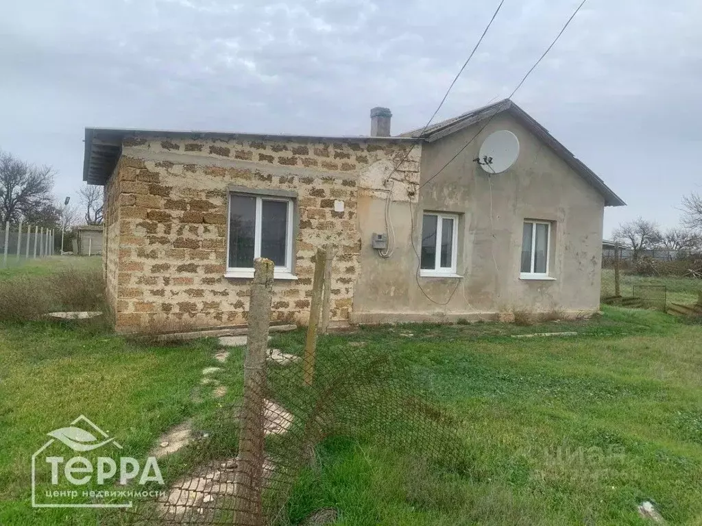 Дом в Крым, Сакский район, Штормовское с/пос, с. Хуторок ул. Майская, ... - Фото 2