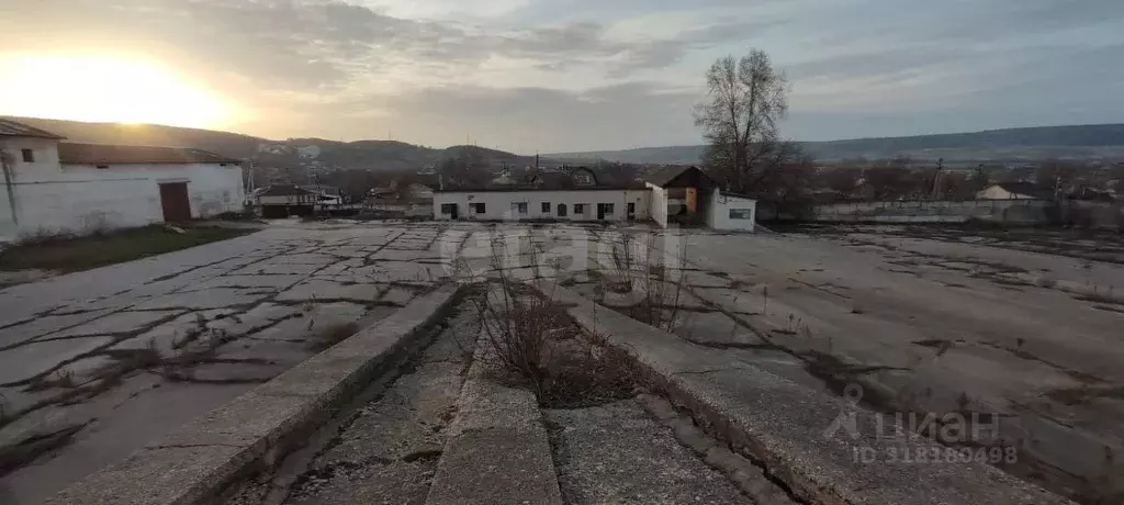 Склад в Крым, Бахчисарайский район, Красномакское с/пос, с. Холмовка ... - Фото 1