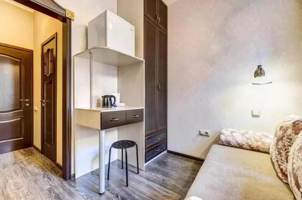 Комната Санкт-Петербург Адмиралтейская наб., 10 - Фото 2