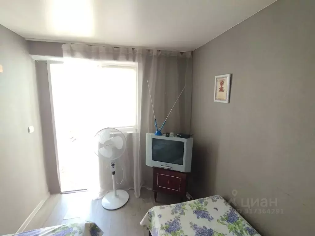 1-к кв. Крым, Феодосия ул. Листовничей, 20 (10.0 м) - Фото 1