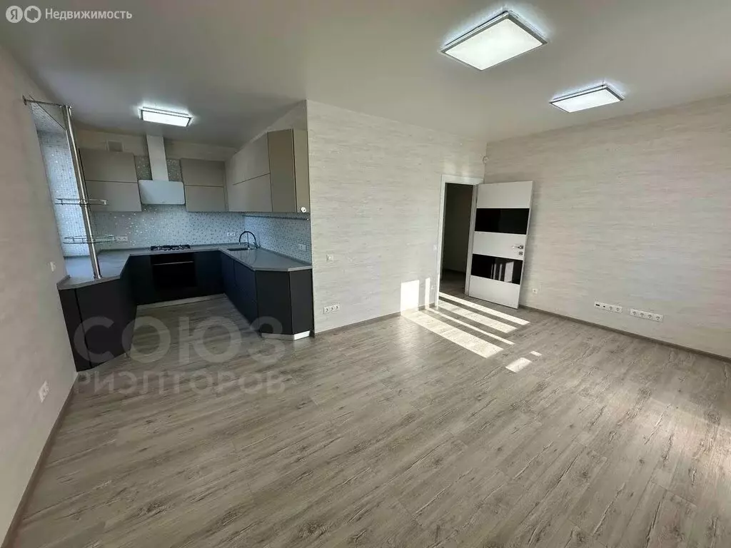 3-комнатная квартира: Волгоград, улица Германа Титова, 18 (93.3 м) - Фото 2