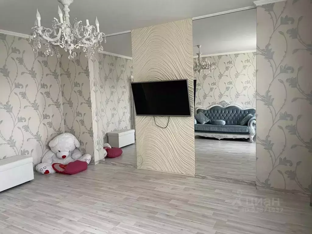 2-к кв. Татарстан, Казань ул. Юлиуса Фучика, 14В (65.0 м) - Фото 1