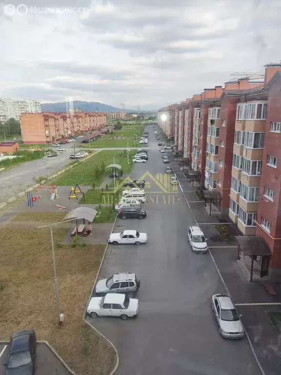 3-комнатная квартира: Владикавказ, улица Хадарцева, 37А (90 м) - Фото 1