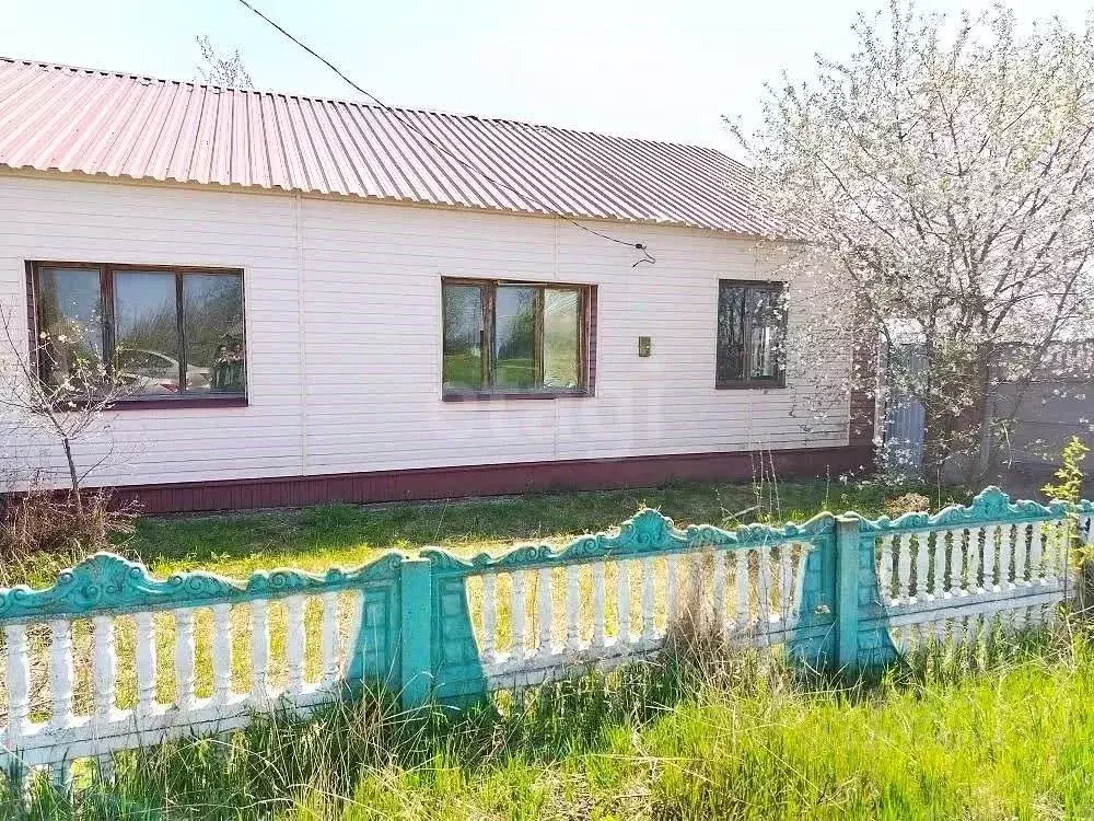 Дом в Белгородская область, Новооскольский муниципальный округ, с. ... - Фото 1