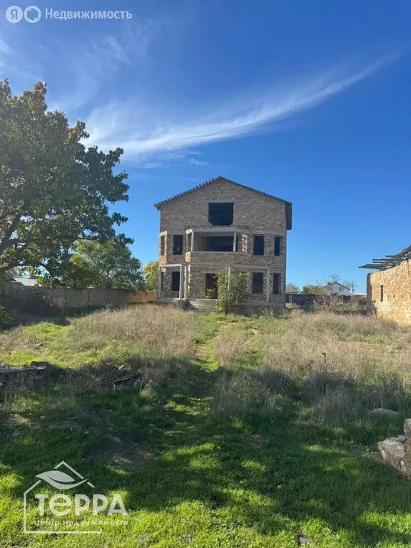 Дом в Сакский район, село Молочное (300 м) - Фото 1