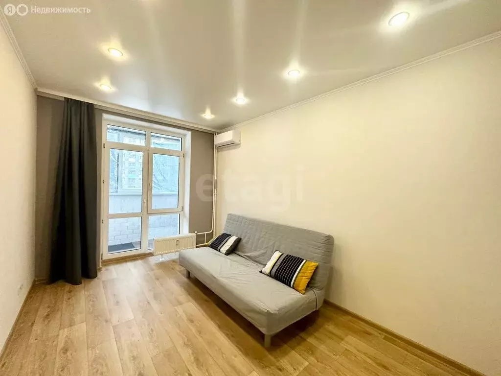 1-комнатная квартира: Тюмень, улица Тимофея Чаркова, 81 (35.3 м) - Фото 2