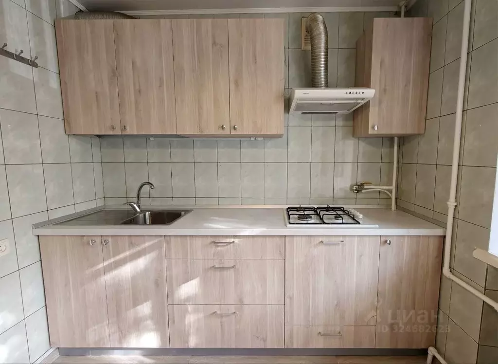 3-к кв. Крым, Симферополь ул. Железнодорожная, 10 (65.0 м) - Фото 1