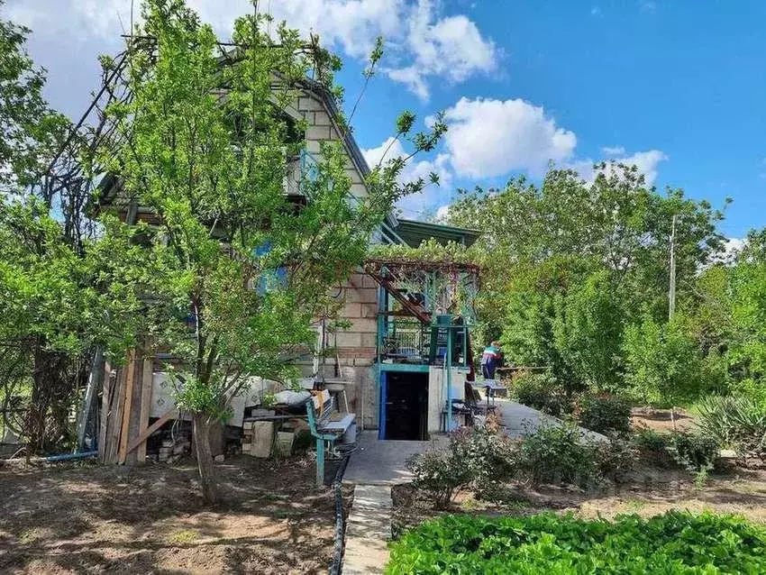 Дом в Астраханская область, Астрахань ул. 2-я Турбазовская (65 м) - Фото 1