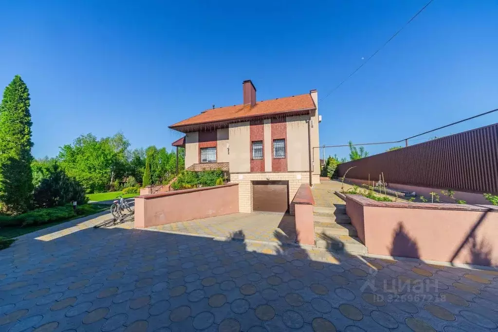 Дом в Саратовская область, с. Усть-Курдюм ул. Зеленая, 44 (340 м) - Фото 1