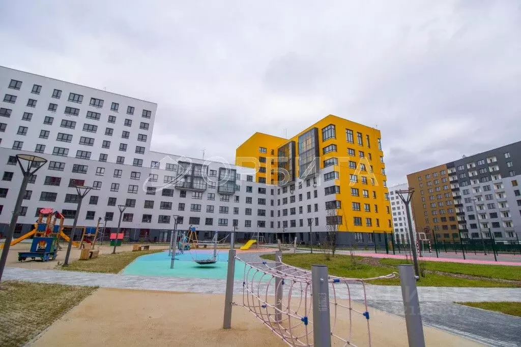 2-к кв. Тюменская область, Тюмень Рощино мкр, ул. Александра ... - Фото 0