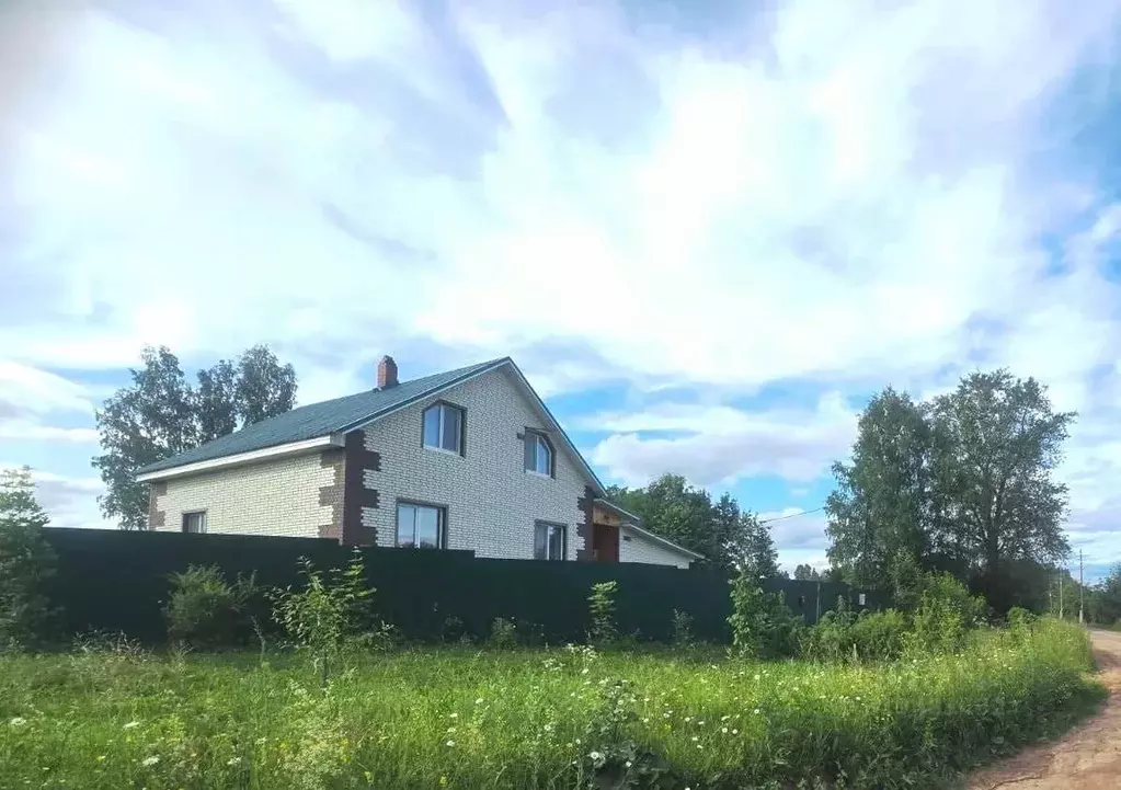 Дом в Пермский край, Нытвенский муниципальный округ, с. Чекмени ул. ... - Фото 1