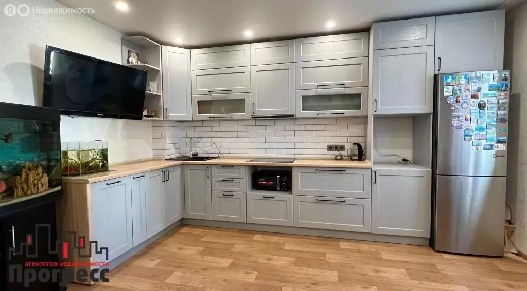 3-комнатная квартира: Омск, улица Малиновского, 23 (83.8 м) - Фото 0