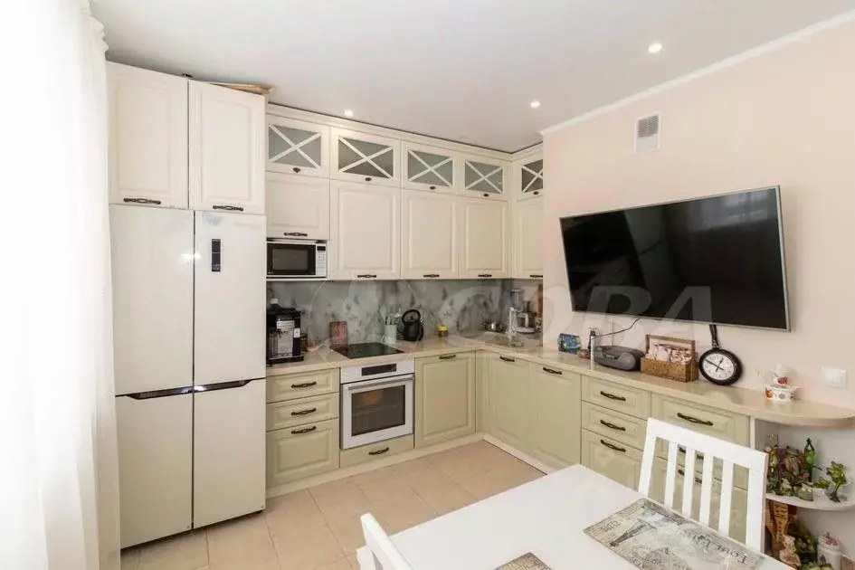 2-к кв. Тюменская область, Тюмень ул. Пермякова, 73 (64.0 м) - Фото 1