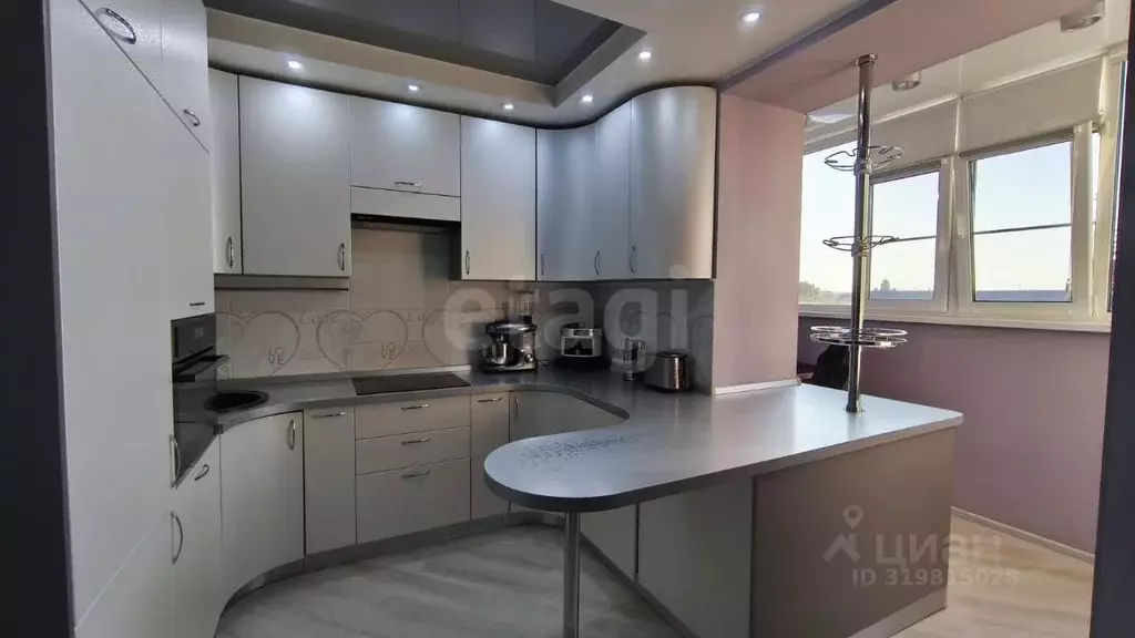 2-к кв. Ямало-Ненецкий АО, Салехард ул. Республики, 79 (66.6 м) - Фото 1